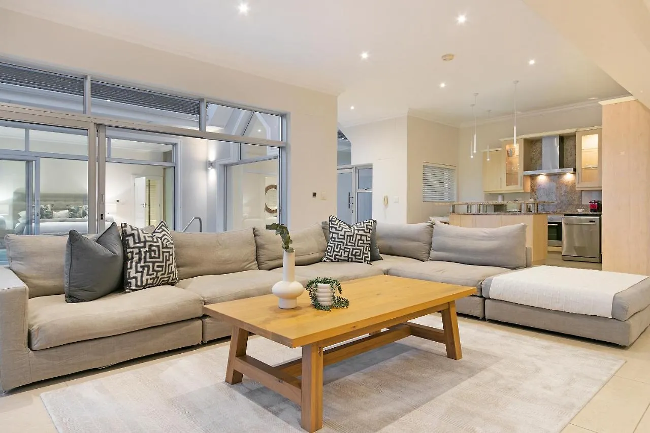 Luxury Serviced Mountain Villa In Constantia Cape Town