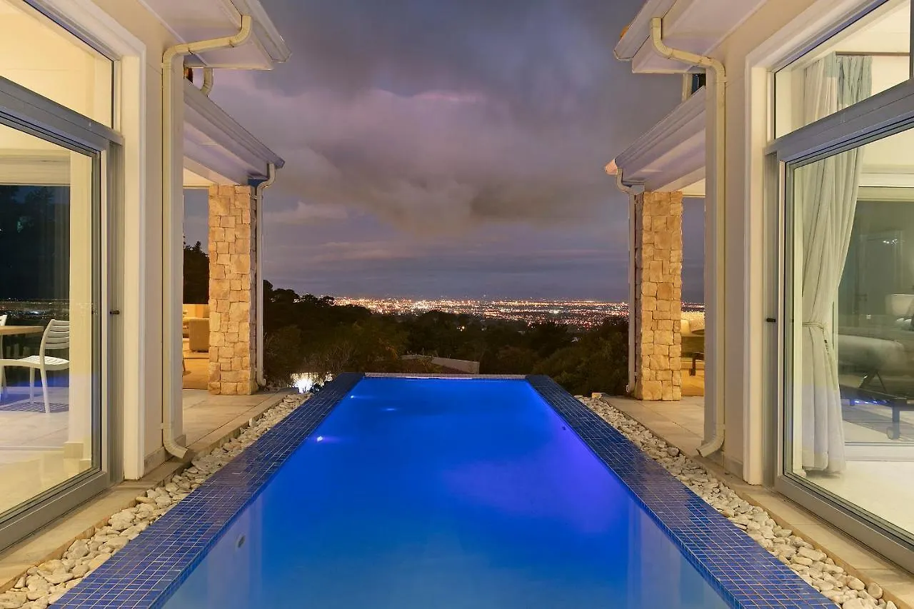 Luxury Serviced Mountain Villa In Constantia Cape Town
