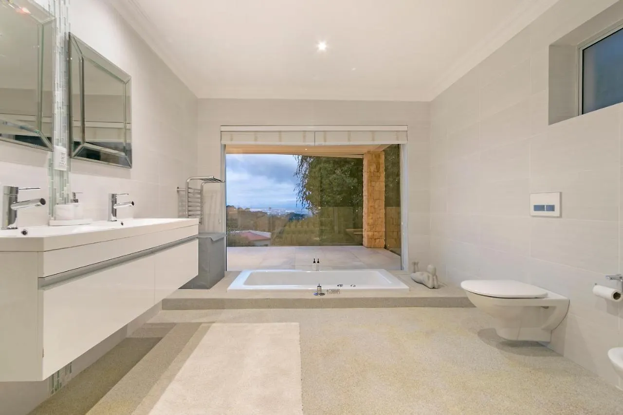 Luxury Serviced Mountain Villa In Constantia Cape Town